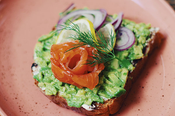 Avocado mit Lachs Avocado mit Lachs