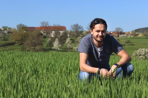 Wir sind zufrieden mit der guten Ernte Wir sind zufrieden mit der guten Ernte