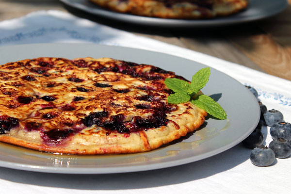 Rezept: Heidelbeer-Pancakes mit Mandelmehl Rezept: Heidelbeer-Pancakes mit Mandelmehl