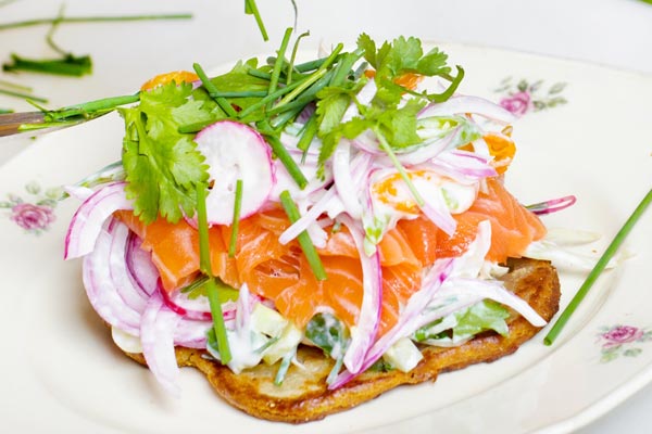 Astaxanthin verleiht Lachs die rötliche Farbe Astaxanthin verleiht Lachs die rötliche Farbe