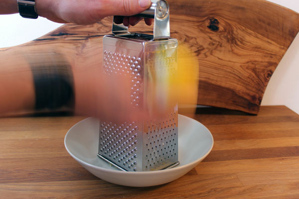 Zitrone reiben Zitrone reiben